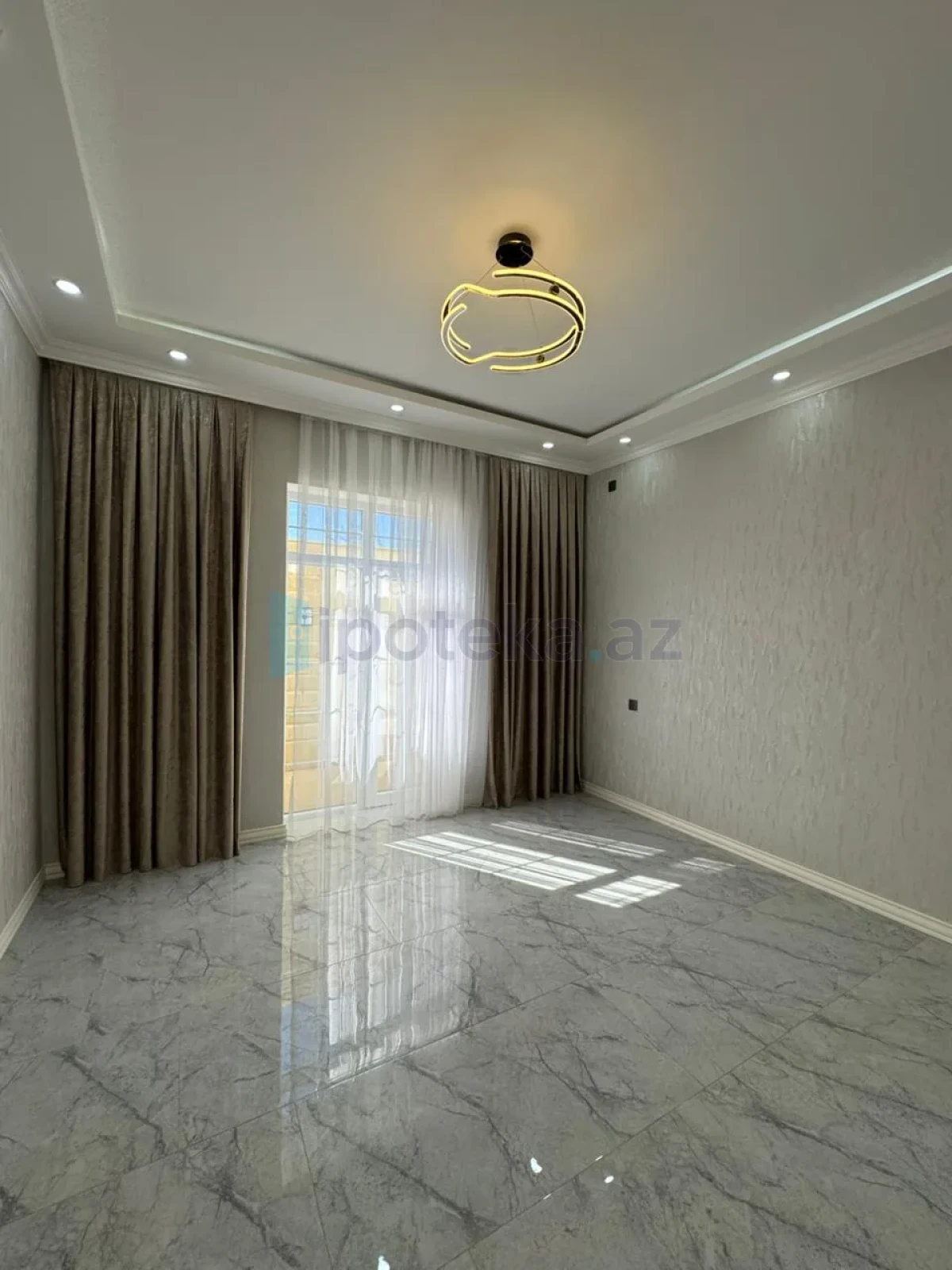 Satılır 6 otaqlı həyət evi 300 m²