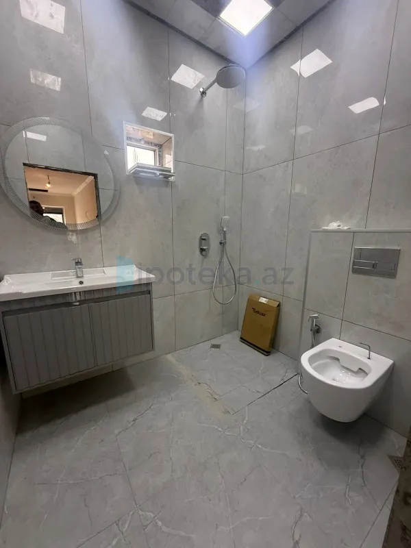 Satılır 7 otaqlı həyət evi 200 m²