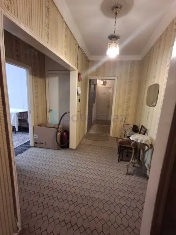 Satılır 3 otaqlı köhnə tikili 80 m²