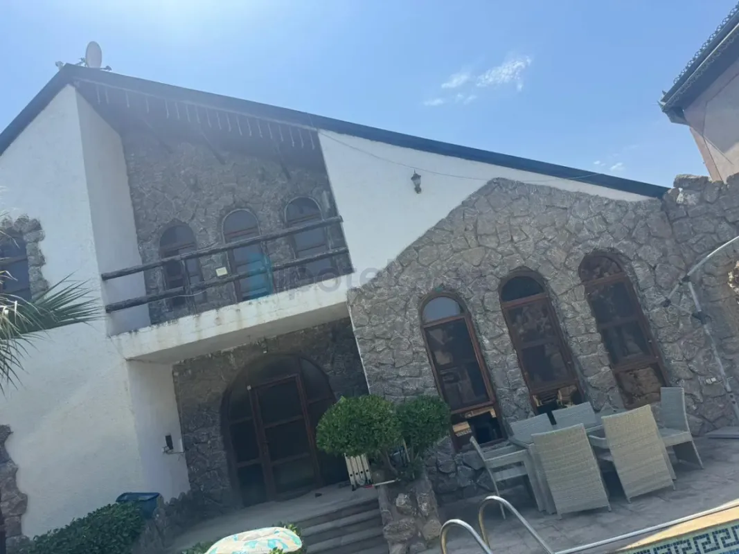 Satılır 5 otaqlı həyət evi 360 m²
