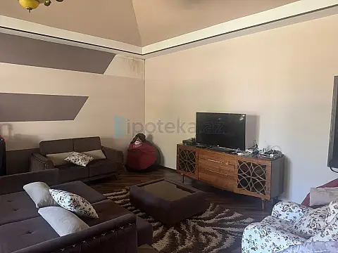 Satılır 5 otaqlı həyət evi 360 m²