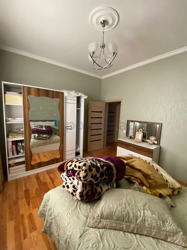 Satılır 4 otaqlı həyət evi 300 m²