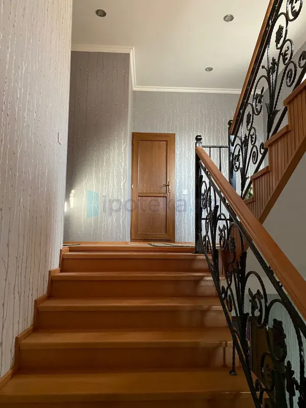 Satılır 4 otaqlı həyət evi 300 m²