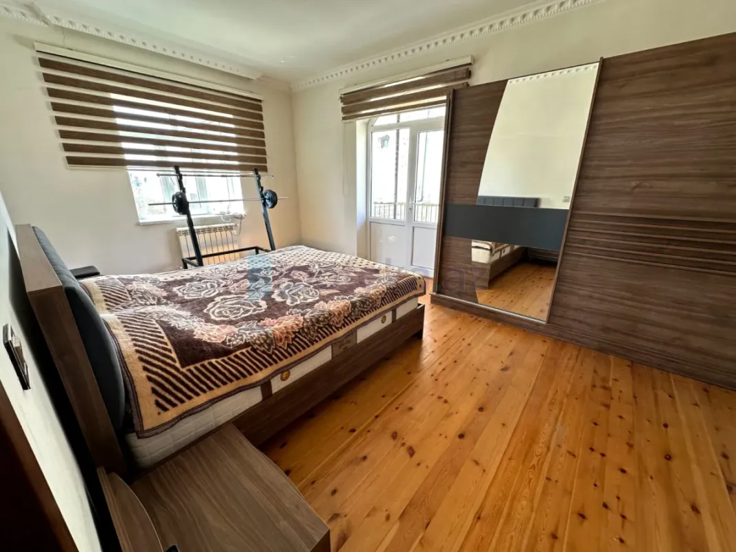 Satılır 6 otaqlı həyət evi 200 m²