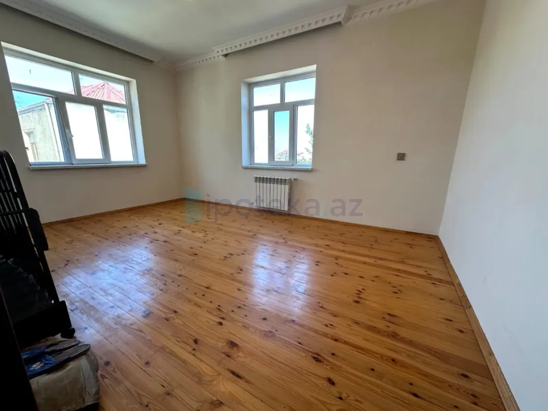 Satılır 6 otaqlı həyət evi 200 m²