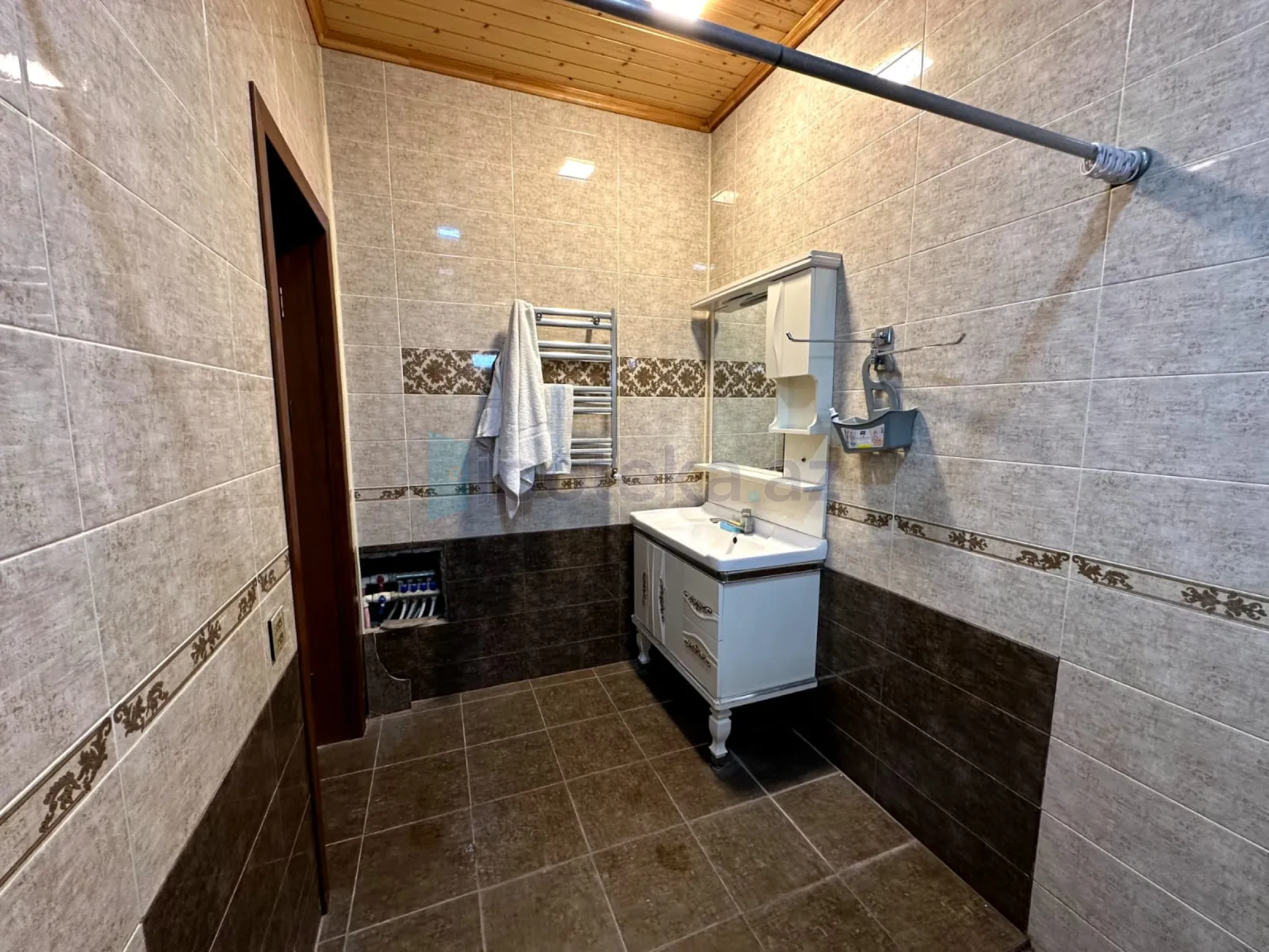 Satılır 6 otaqlı həyət evi 200 m²