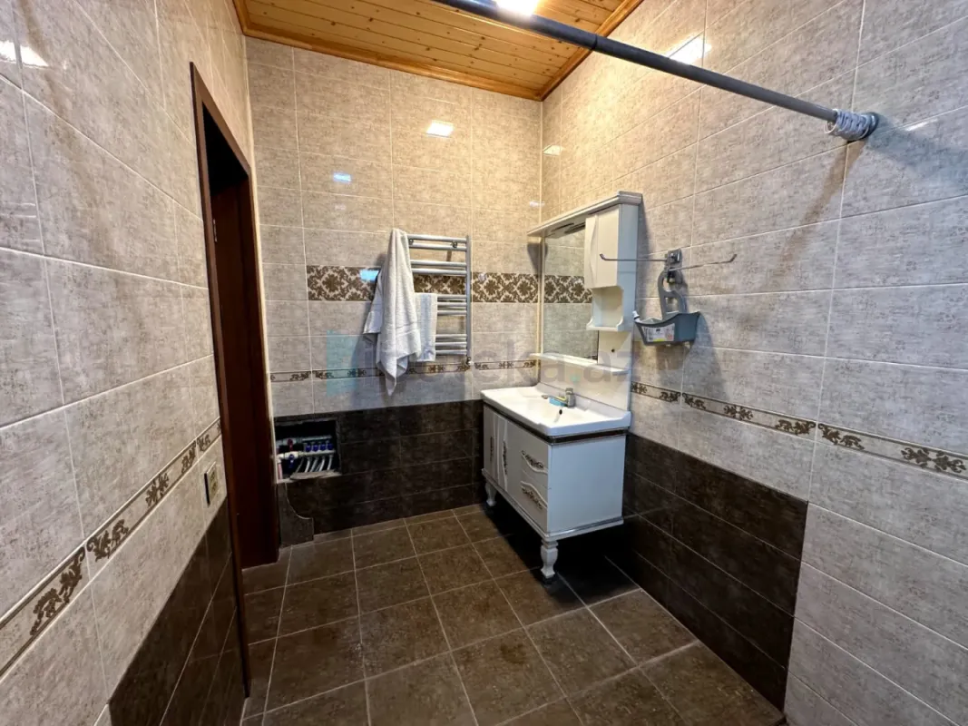 Satılır 6 otaqlı həyət evi 200 m²