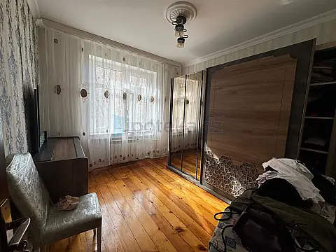 Satılır 4 otaqlı köhnə tikili 80 m²