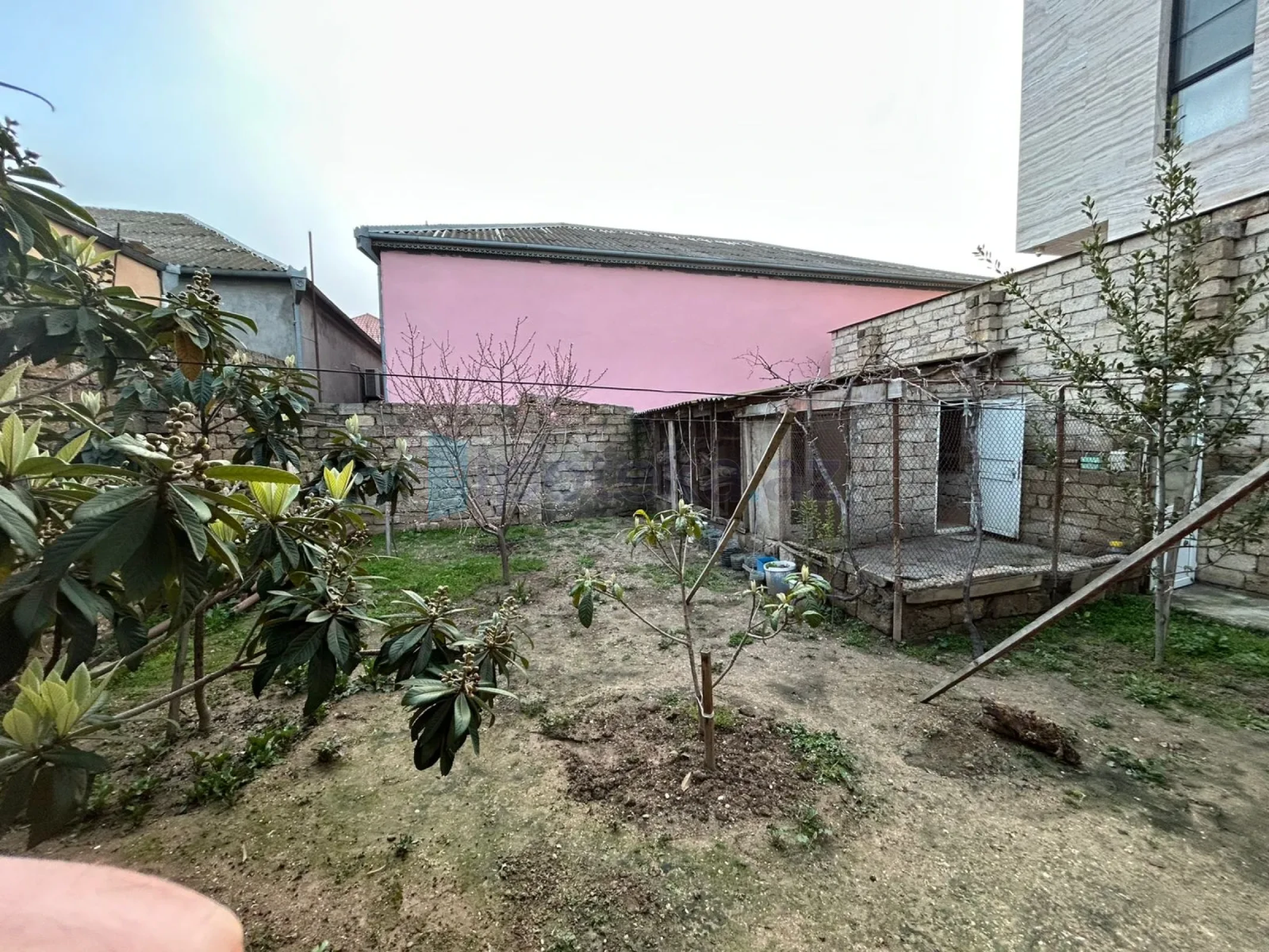 Satılır 9 otaqlı həyət evi 250 m²