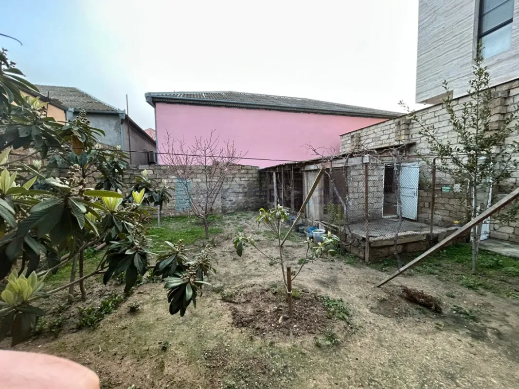 Satılır 9 otaqlı həyət evi 250 m²