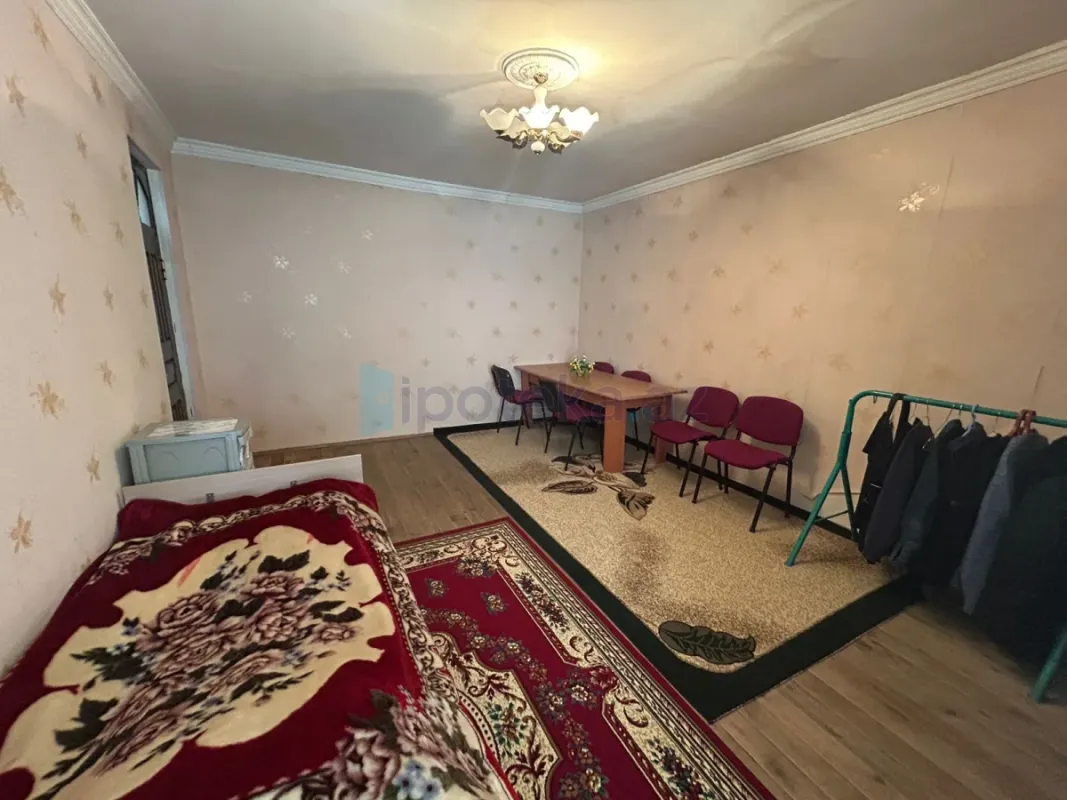 Satılır 9 otaqlı həyət evi 250 m²
