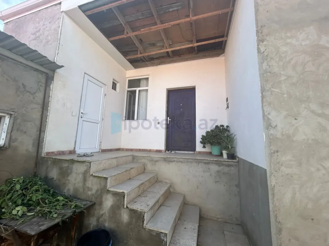 Satılır 9 otaqlı həyət evi 250 m²