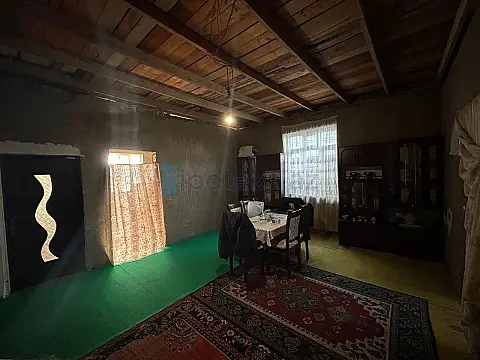 Satılır 9 otaqlı həyət evi 250 m²