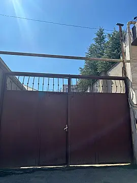Satılır 9 otaqlı həyət evi 250 m²