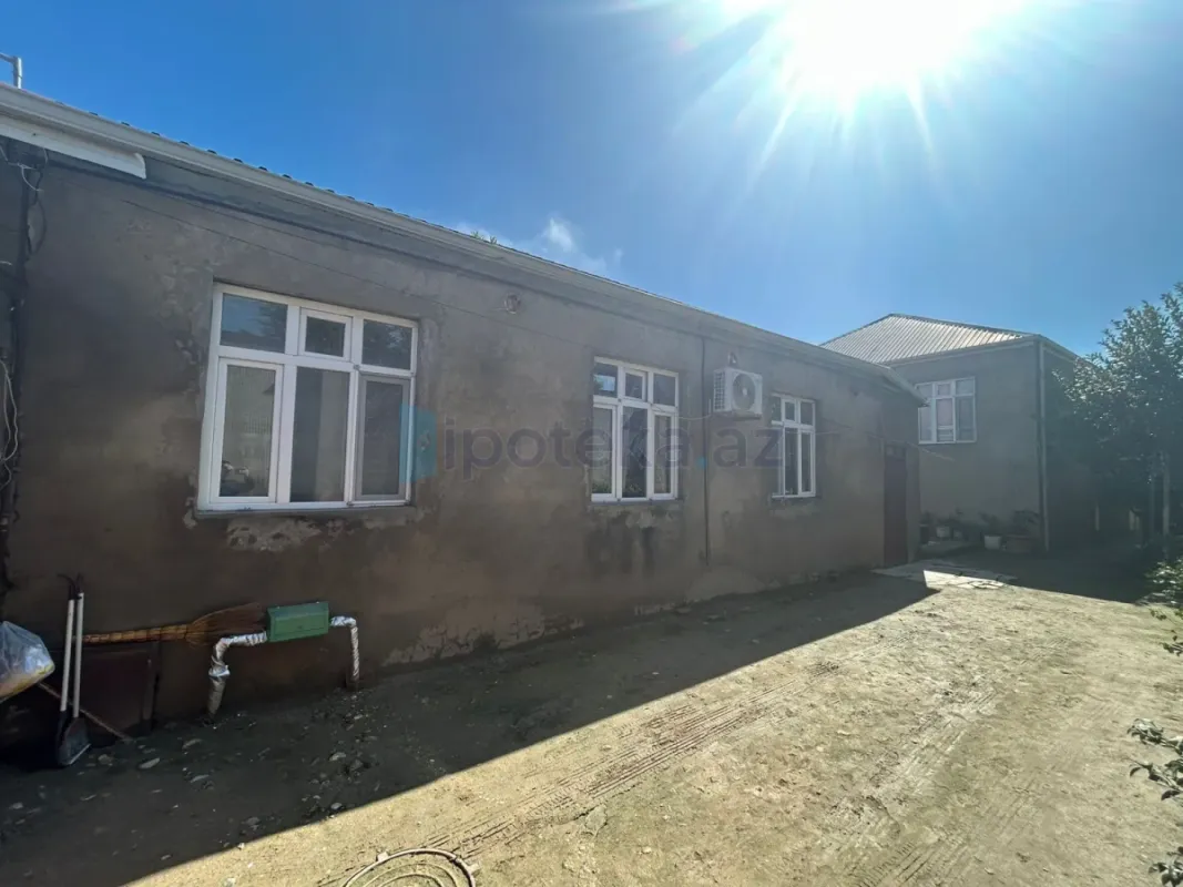 Satılır 9 otaqlı həyət evi 250 m²