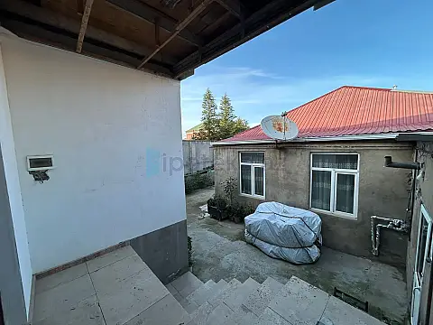 Satılır 9 otaqlı həyət evi 250 m²