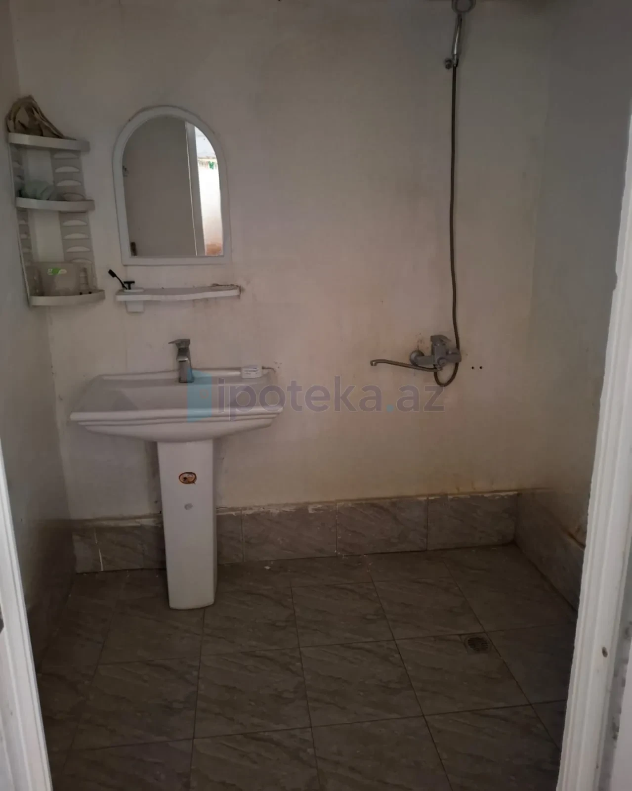 Satılır 4 otaqlı həyət evi 200 m²
