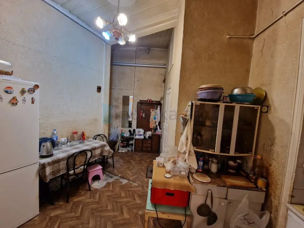 Satılır 3 otaqlı köhnə tikili 75 m²