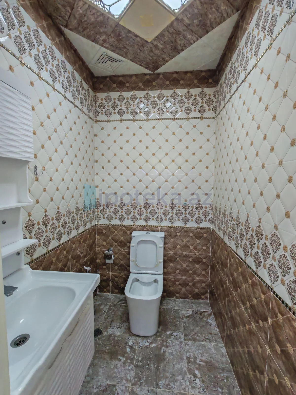 Satılır 3 otaqlı yeni tikili 135 m²