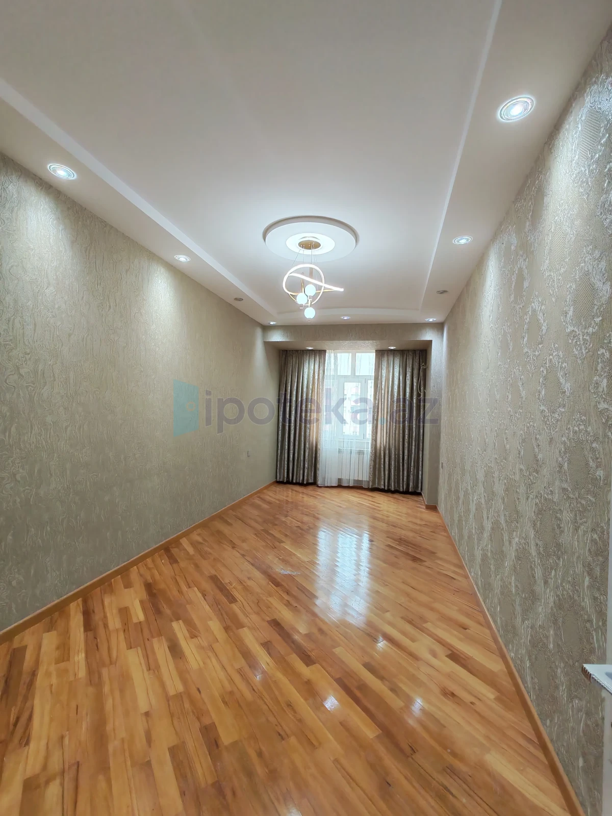 Satılır 3 otaqlı yeni tikili 135 m²