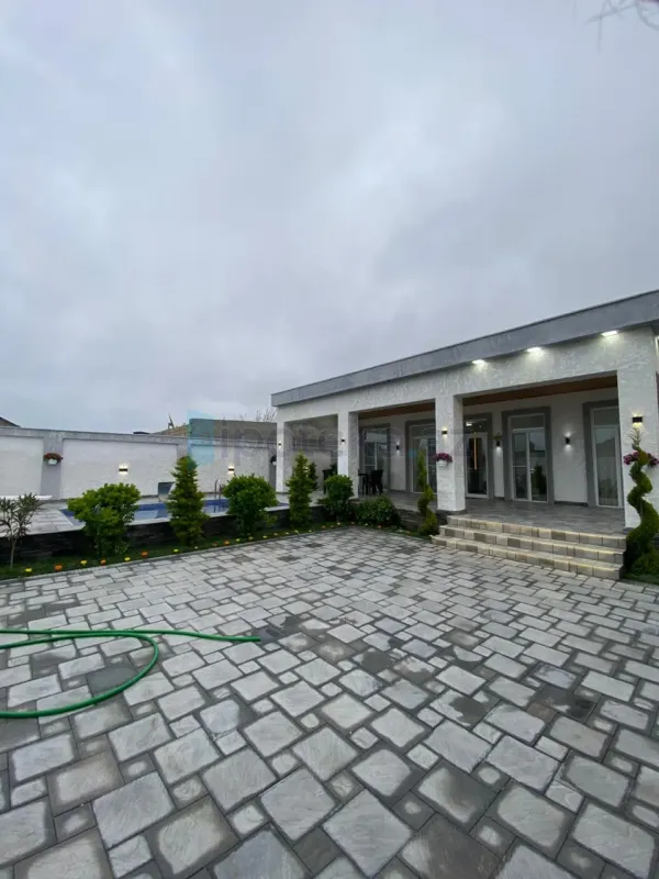 Satılır 4 otaqlı mənzil 140 m²