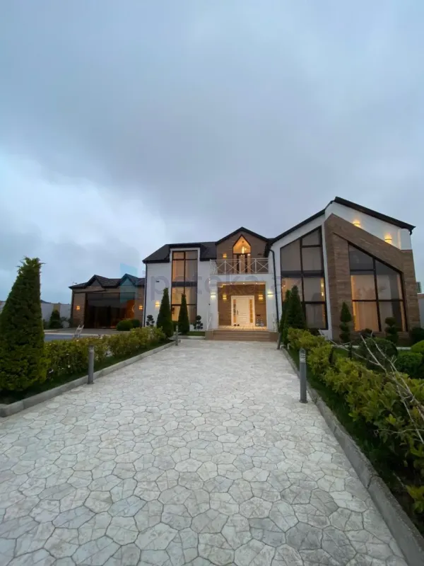 Satılır 6 otaqlı mənzil 350 m²