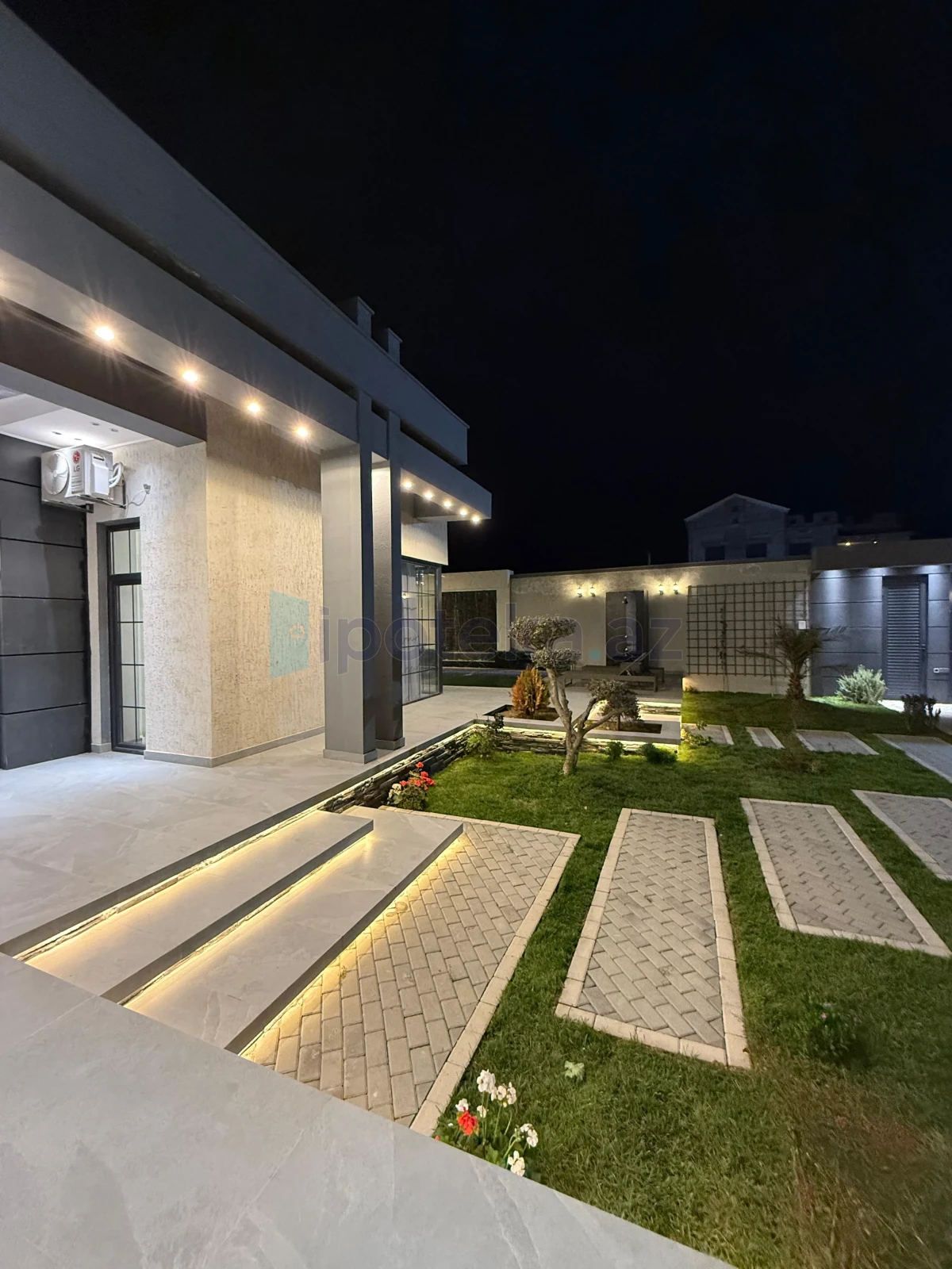 Satılır 5 otaqlı həyət evi 220 m²