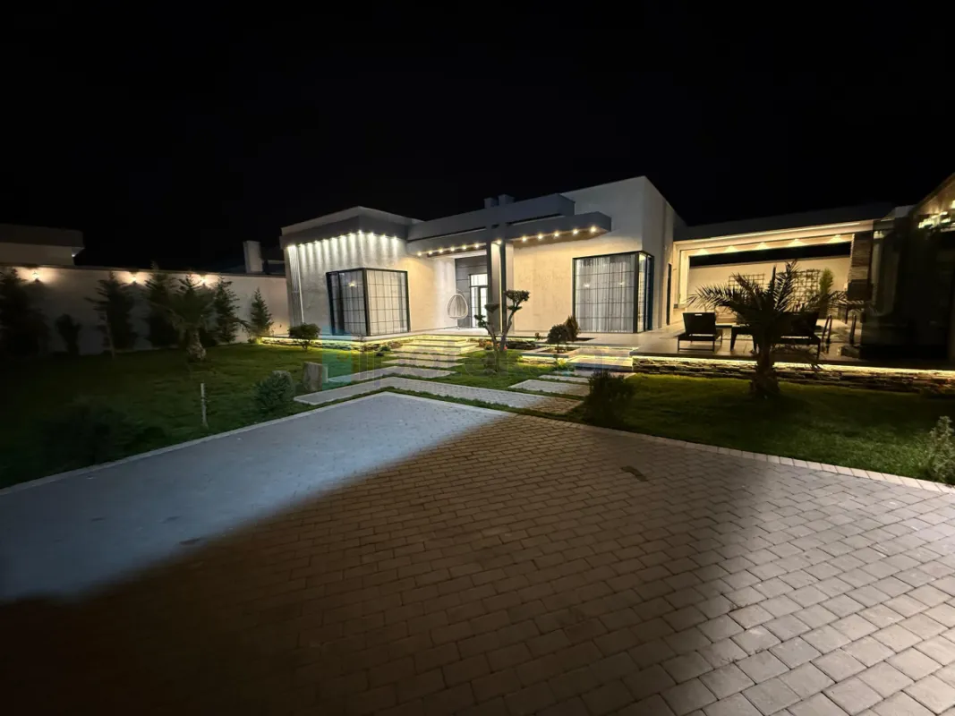 Satılır 5 otaqlı həyət evi 220 m²