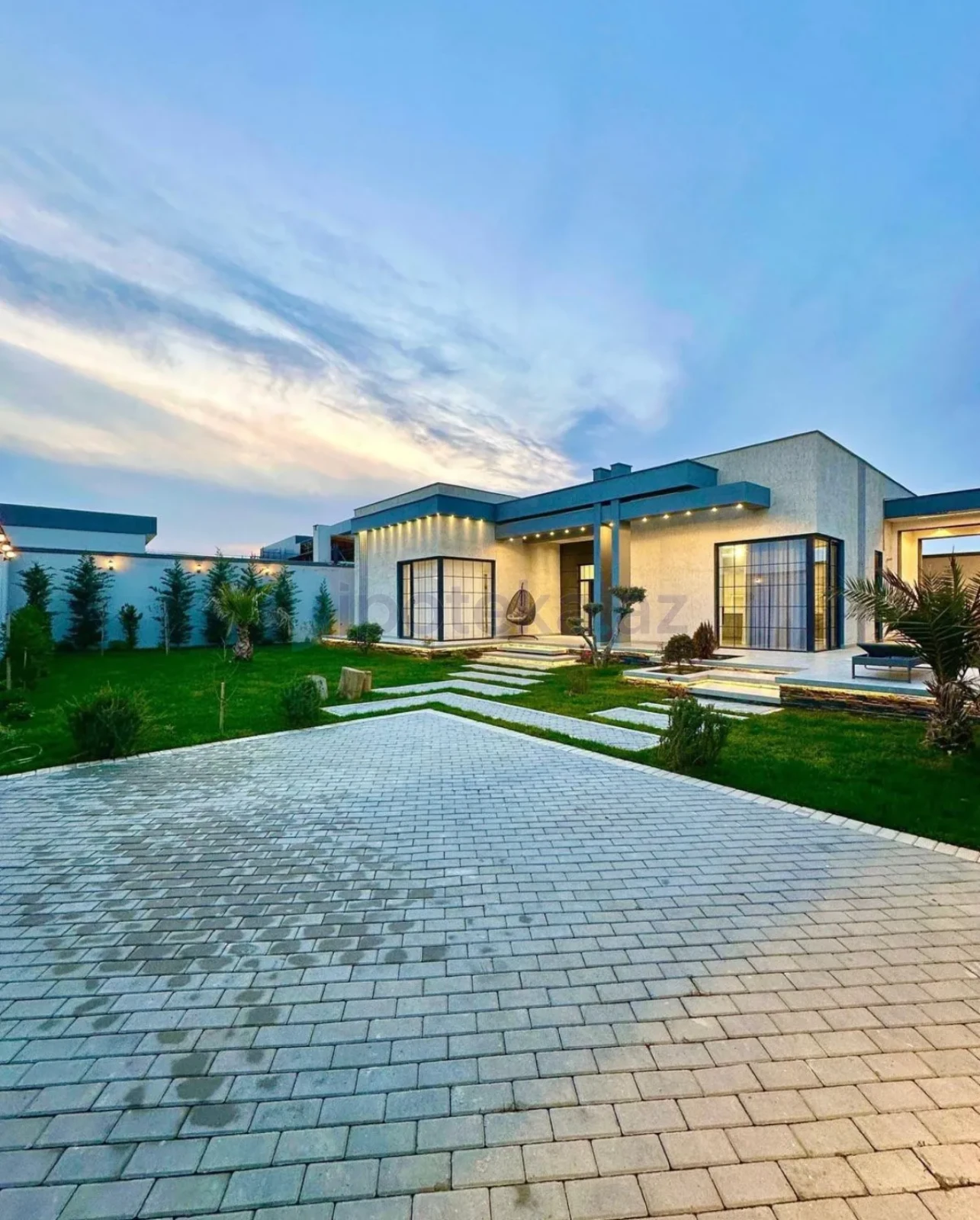 Satılır 5 otaqlı həyət evi 220 m²