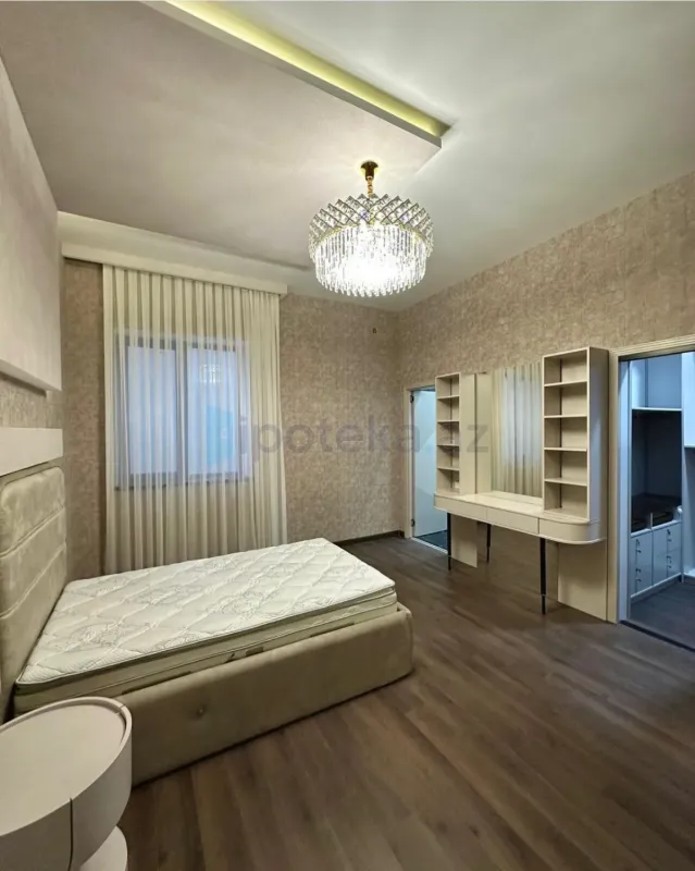 Satılır 5 otaqlı həyət evi 220 m²
