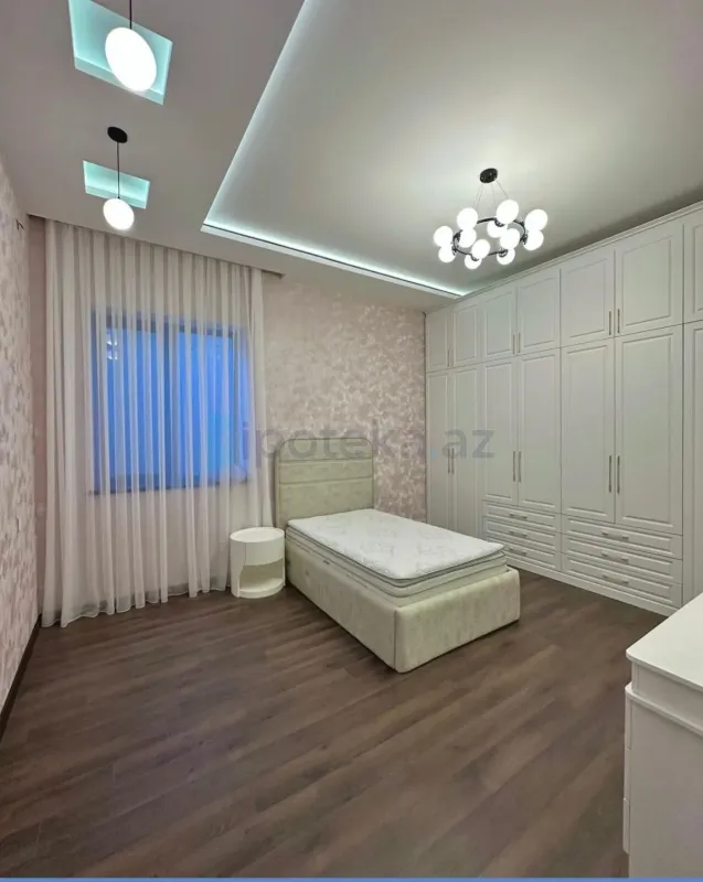 Satılır 5 otaqlı həyət evi 220 m²