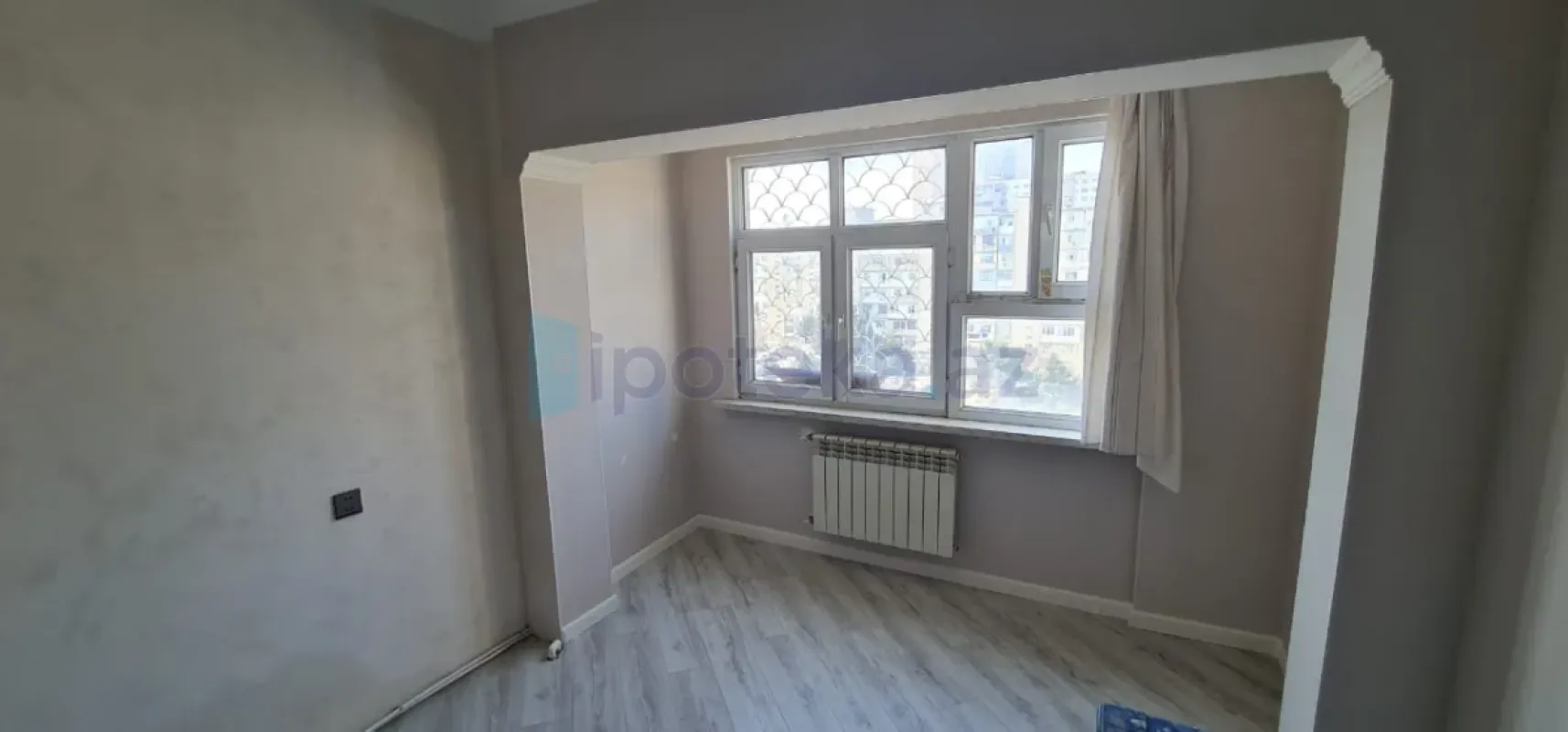 Satılır 2 otaqlı köhnə tikili 60 m²