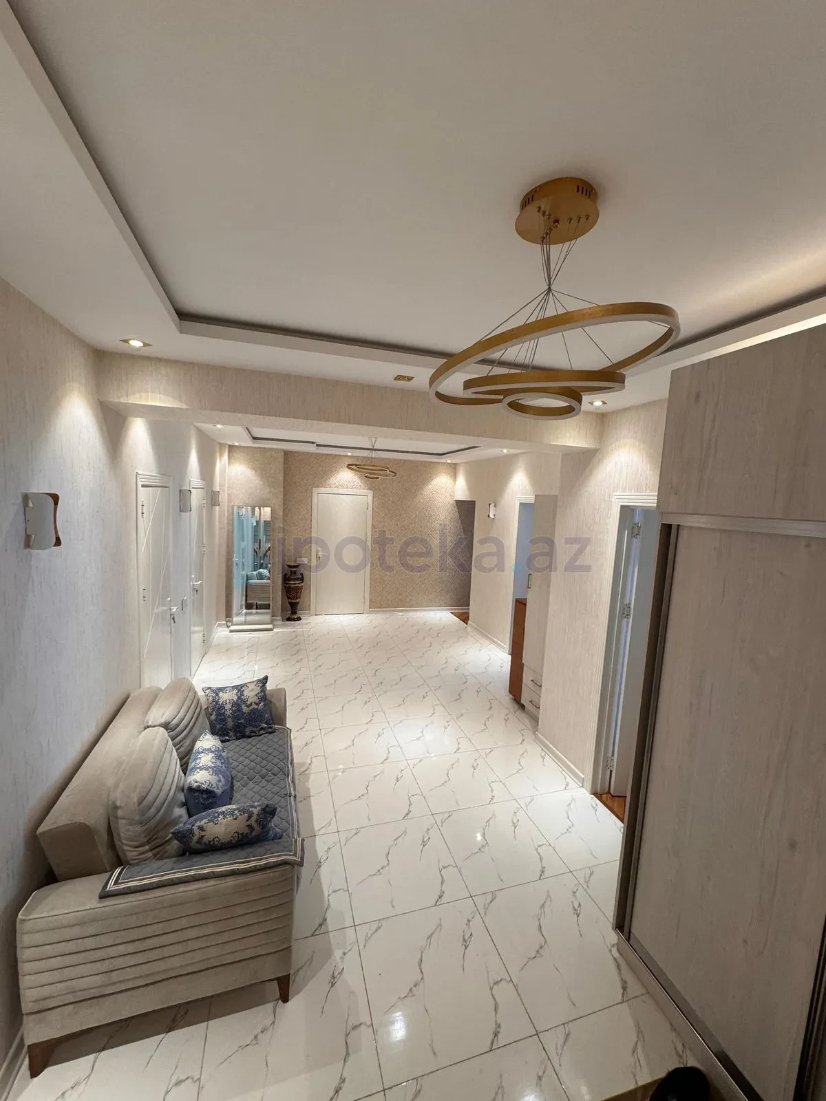 Satılır 4 otaqlı yeni tikili 135 m²