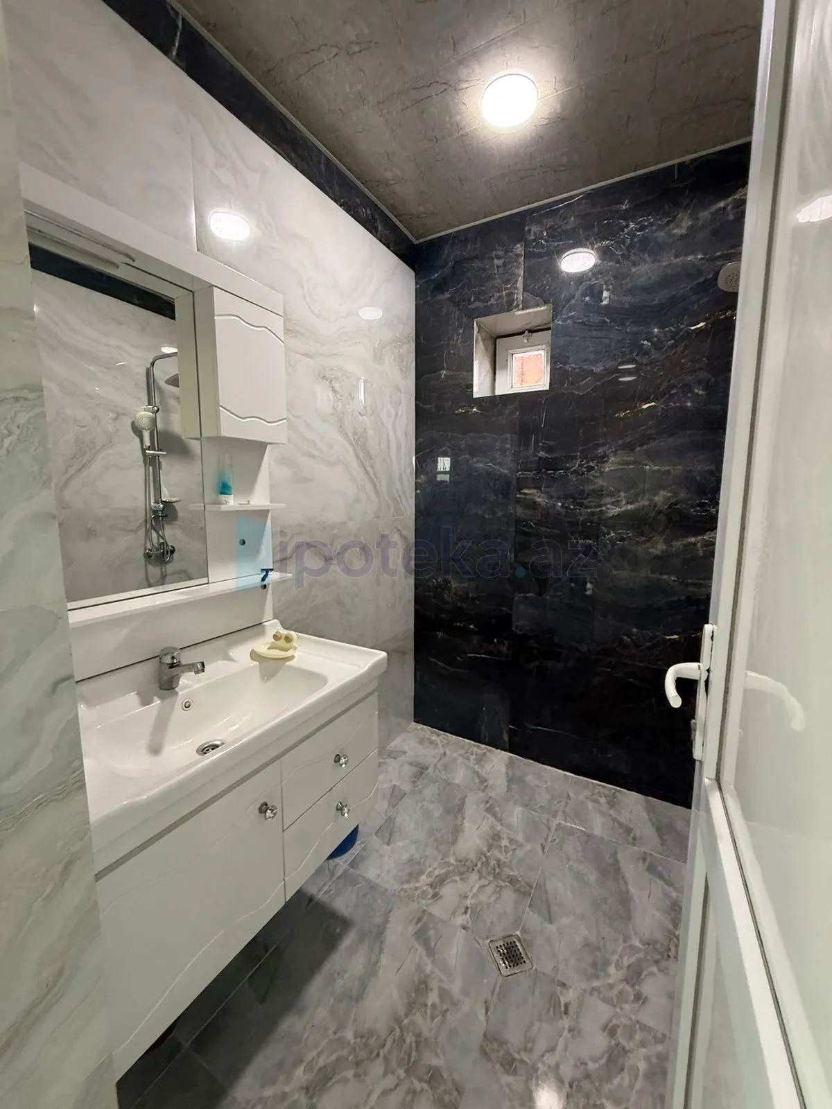 Satılır 4 otaqlı həyət evi 186 m²