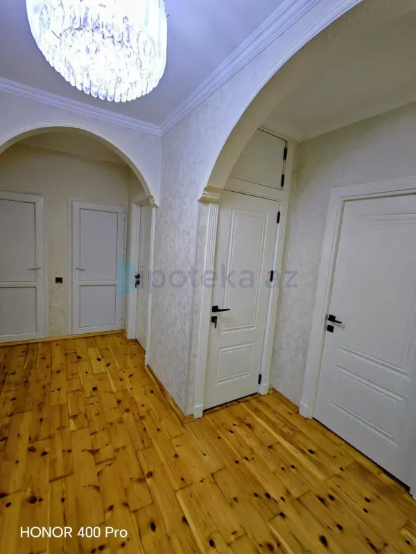 Satılır 4 otaqlı köhnə tikili 100 m²