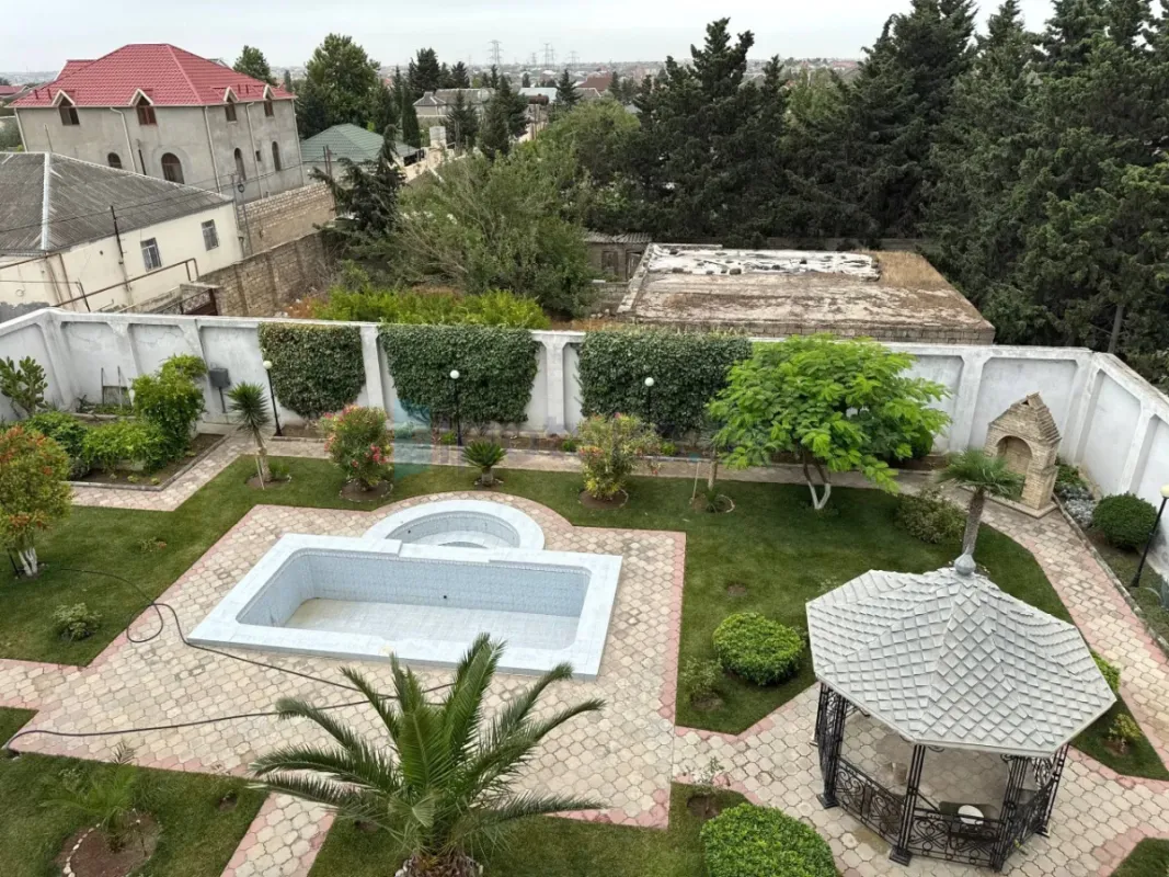 Satılır 7 otaqlı mənzil 380 m²