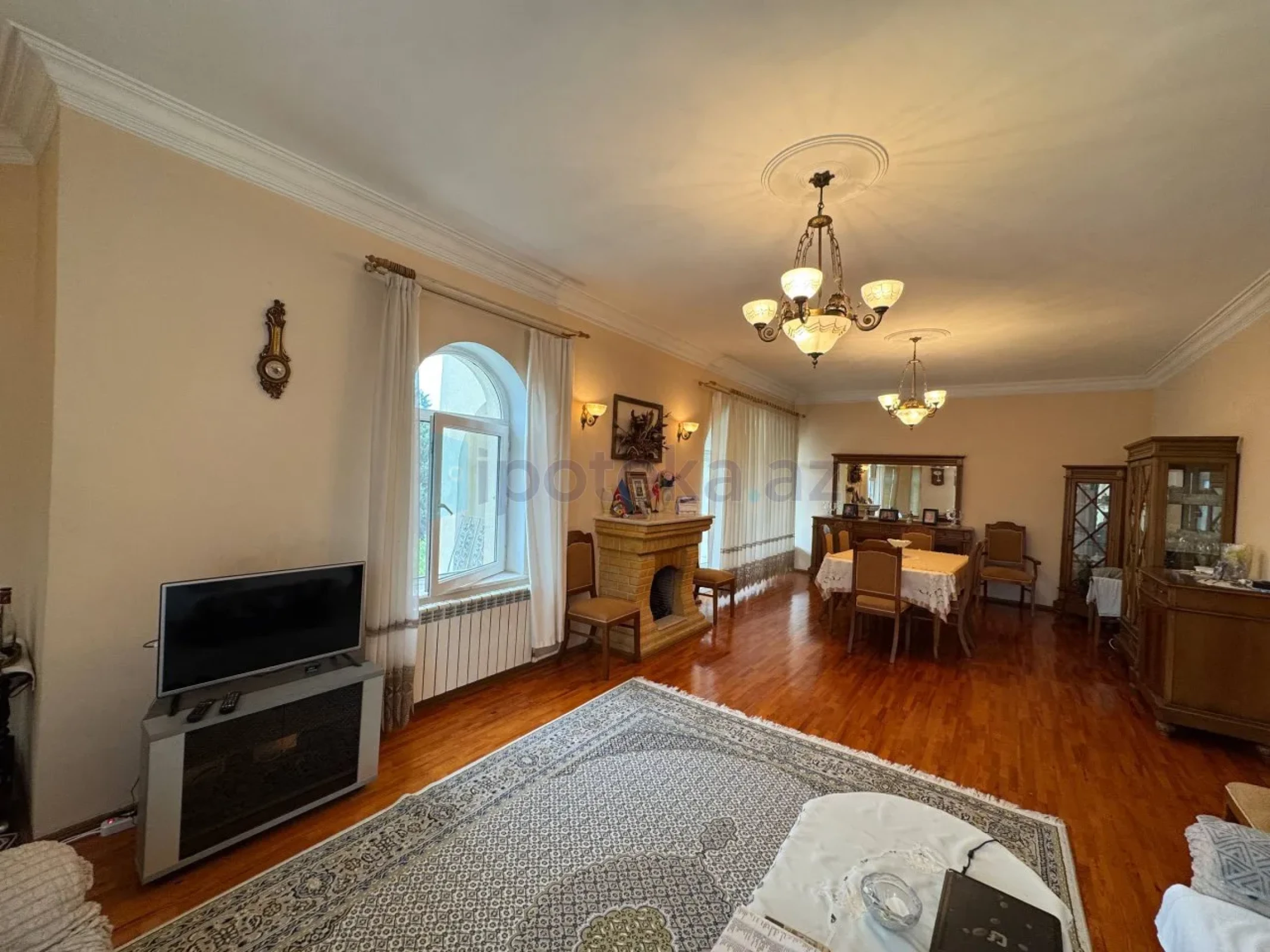 Satılır 7 otaqlı mənzil 380 m²