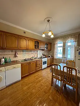 Satılır 7 otaqlı mənzil 380 m²