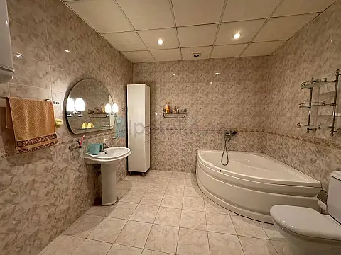 Satılır 7 otaqlı mənzil 380 m²