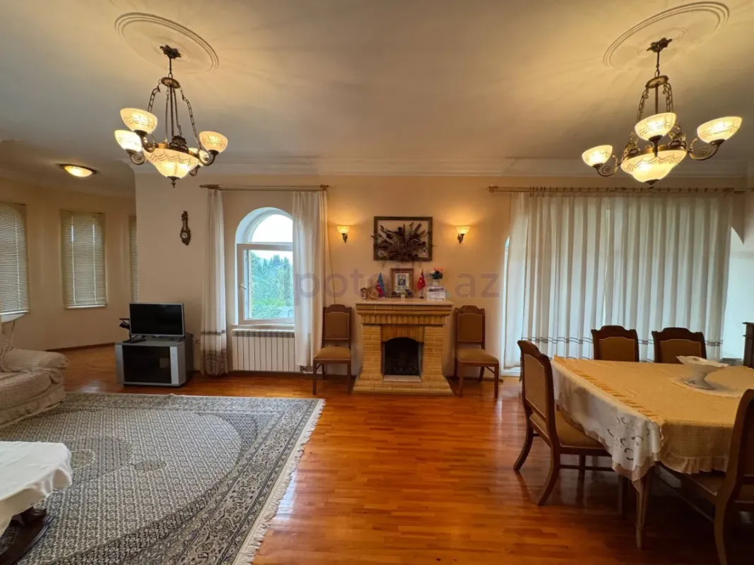 Satılır 7 otaqlı mənzil 380 m²