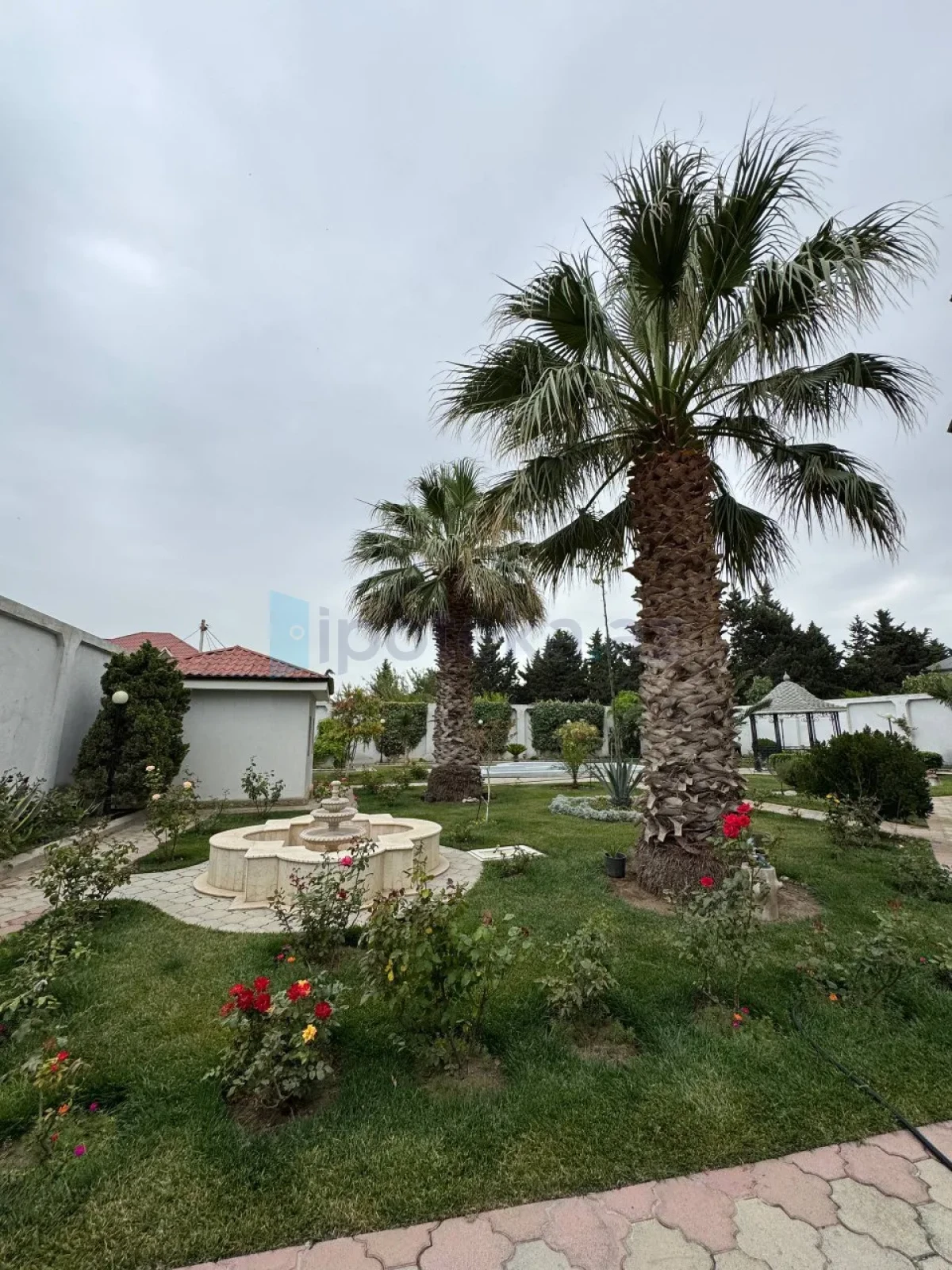 Satılır 7 otaqlı mənzil 380 m²