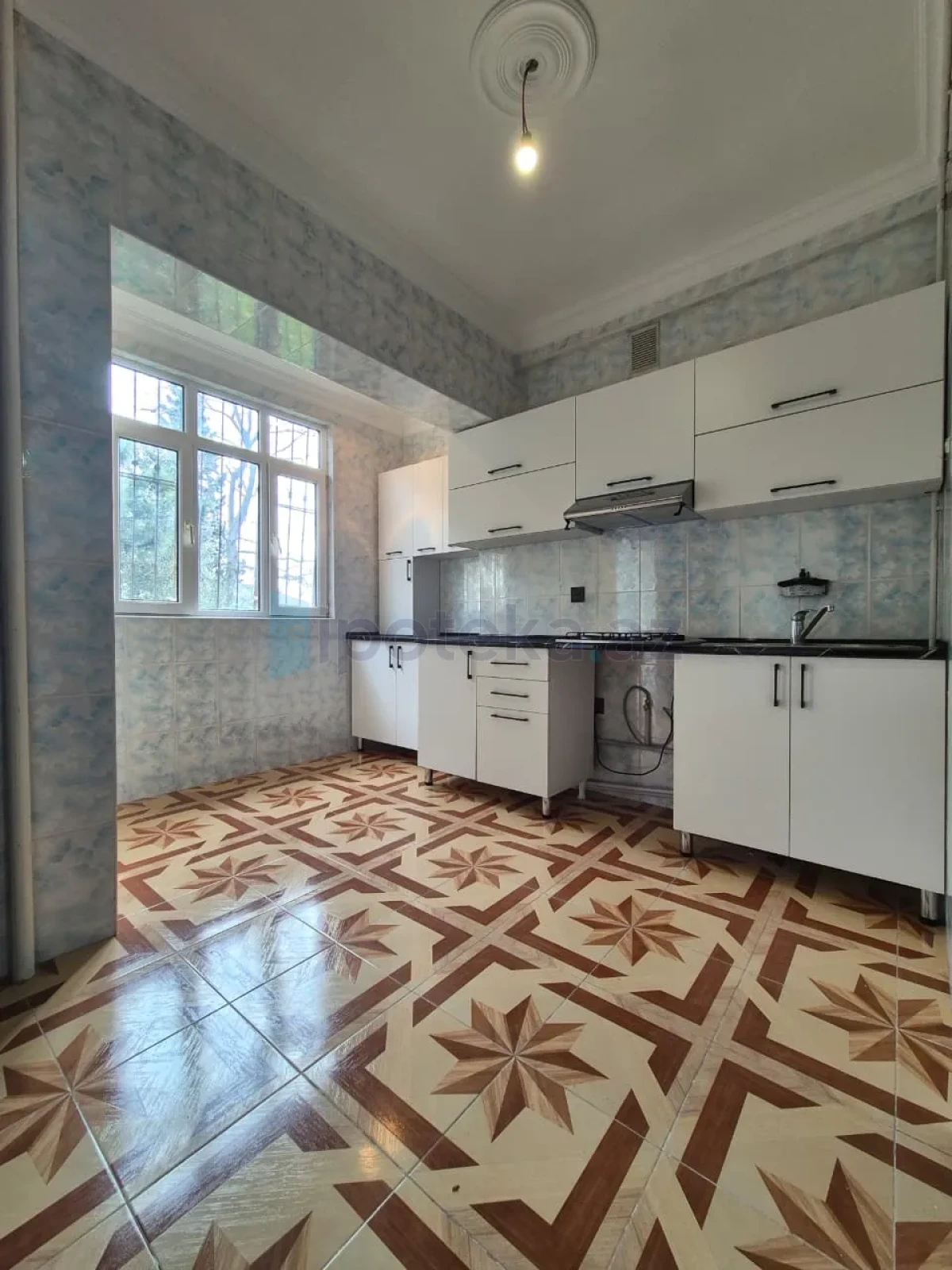 Satılır 3 otaqlı köhnə tikili 86 m²