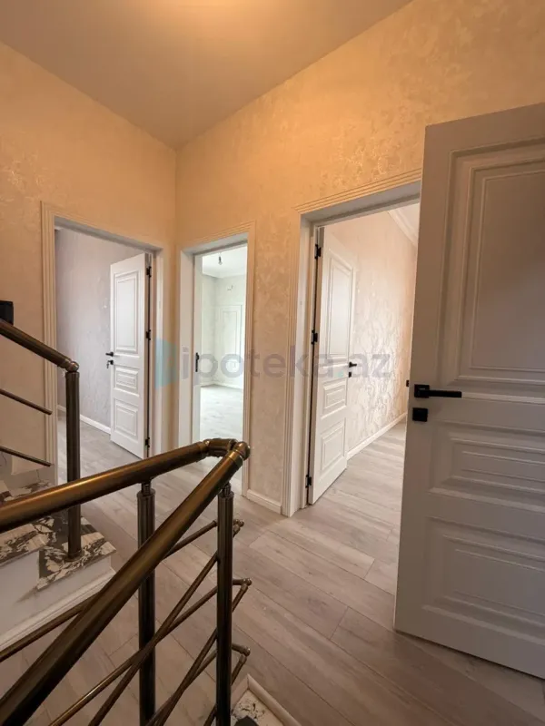 Satılır 5 otaqlı həyət evi 210 m²