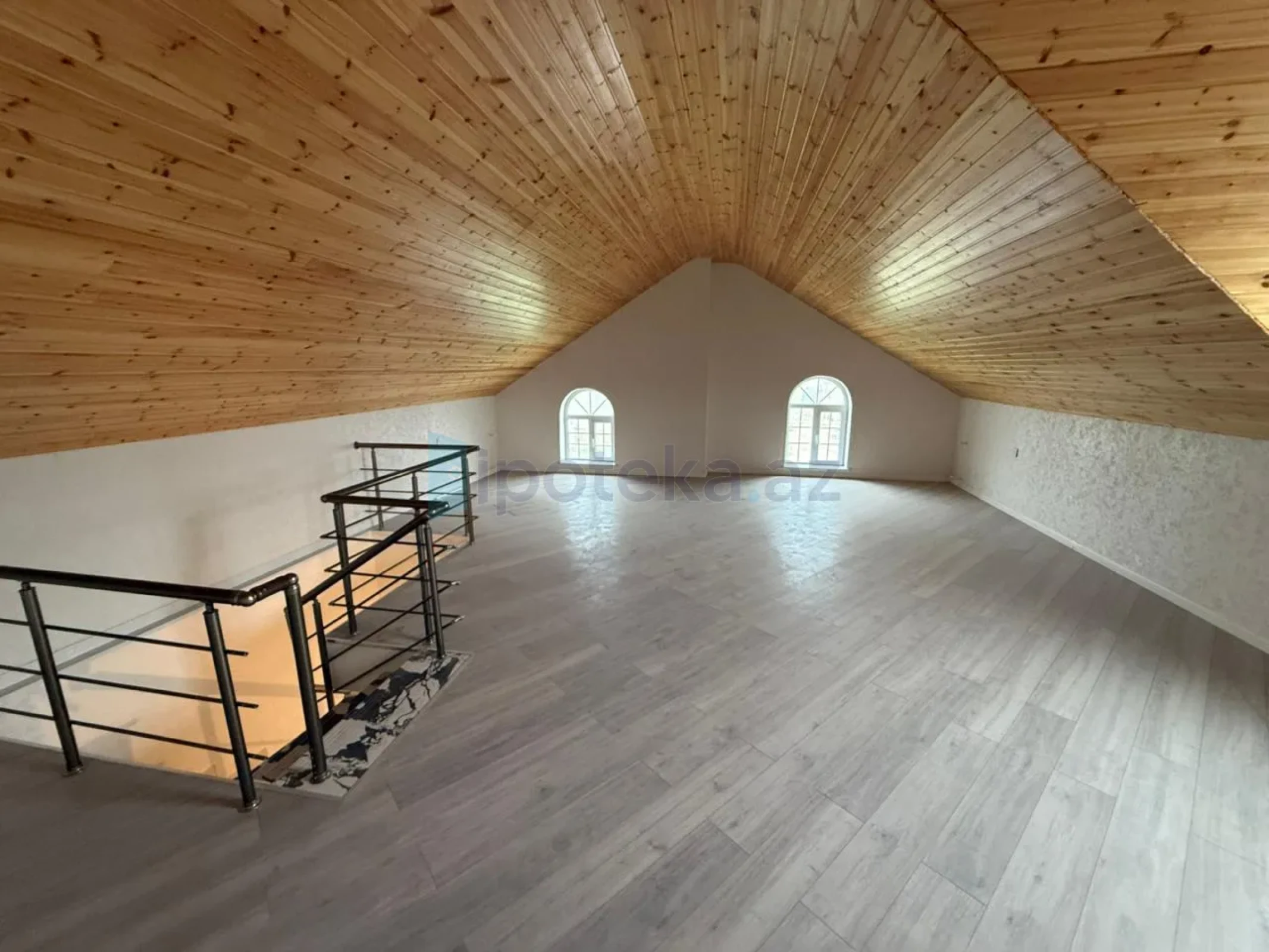 Satılır 5 otaqlı həyət evi 210 m²