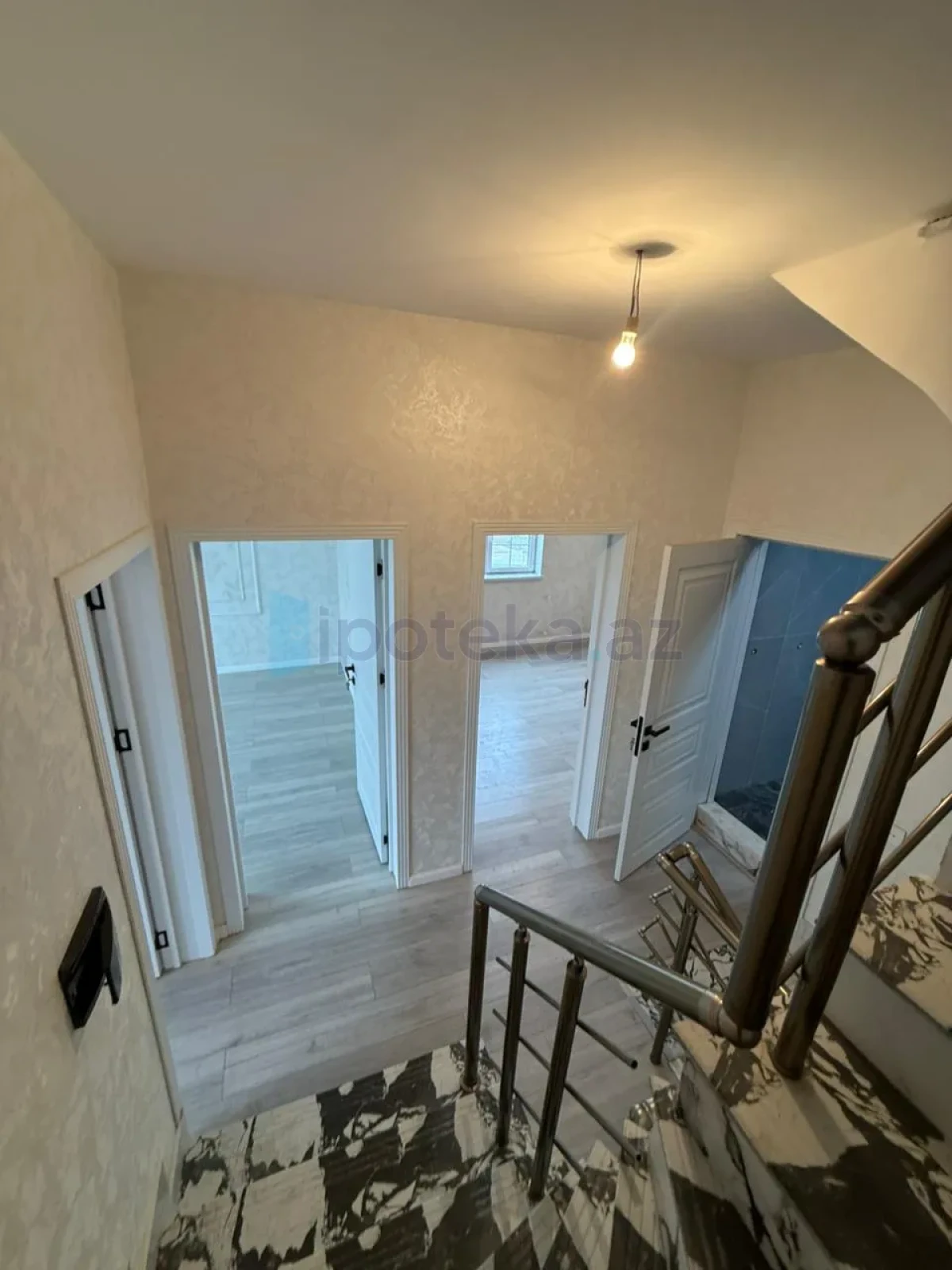 Satılır 5 otaqlı həyət evi 210 m²