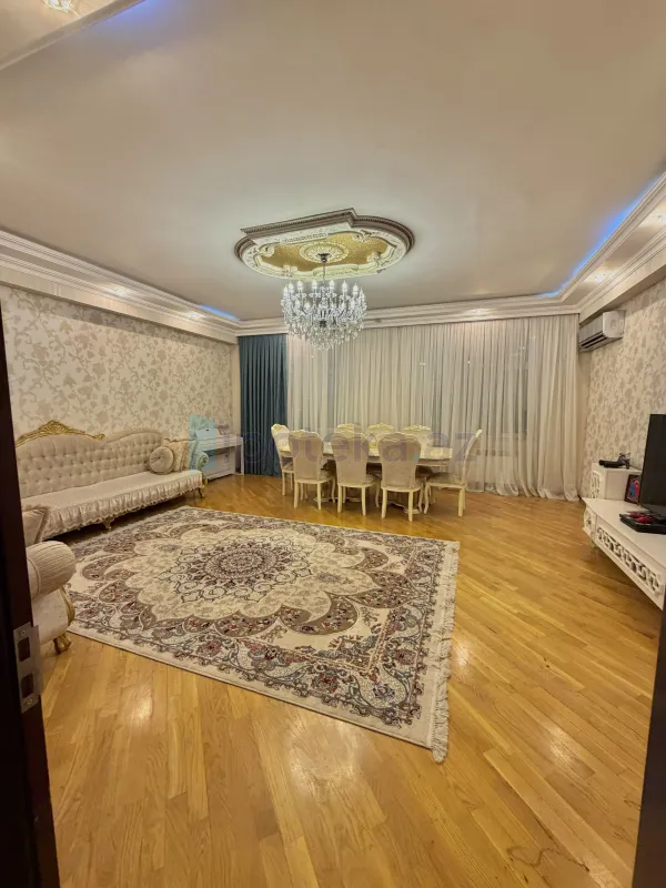 Satılır 3 otaqlı yeni tikili 165 m²