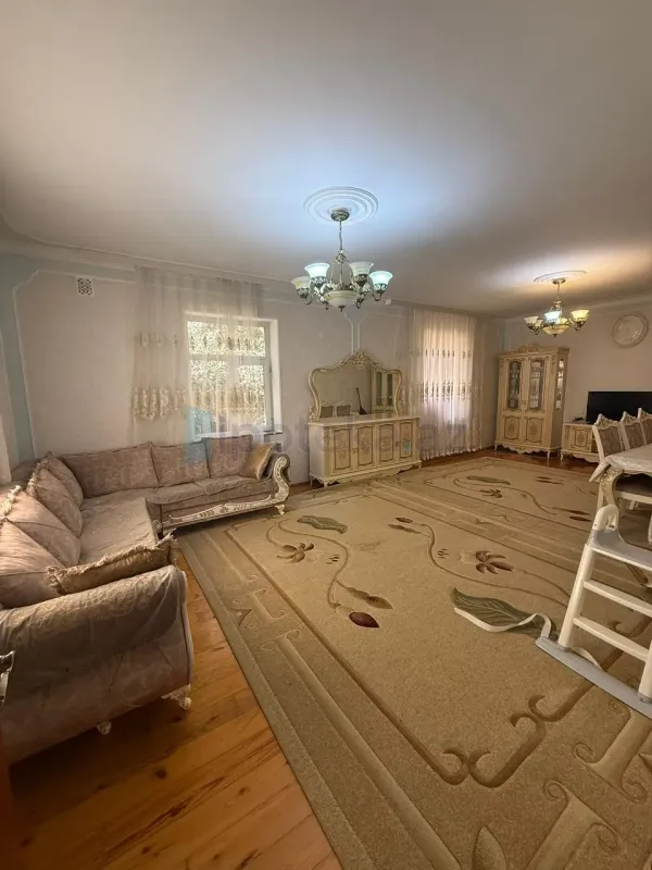 Satılır 7 otaqlı həyət evi 260 m²