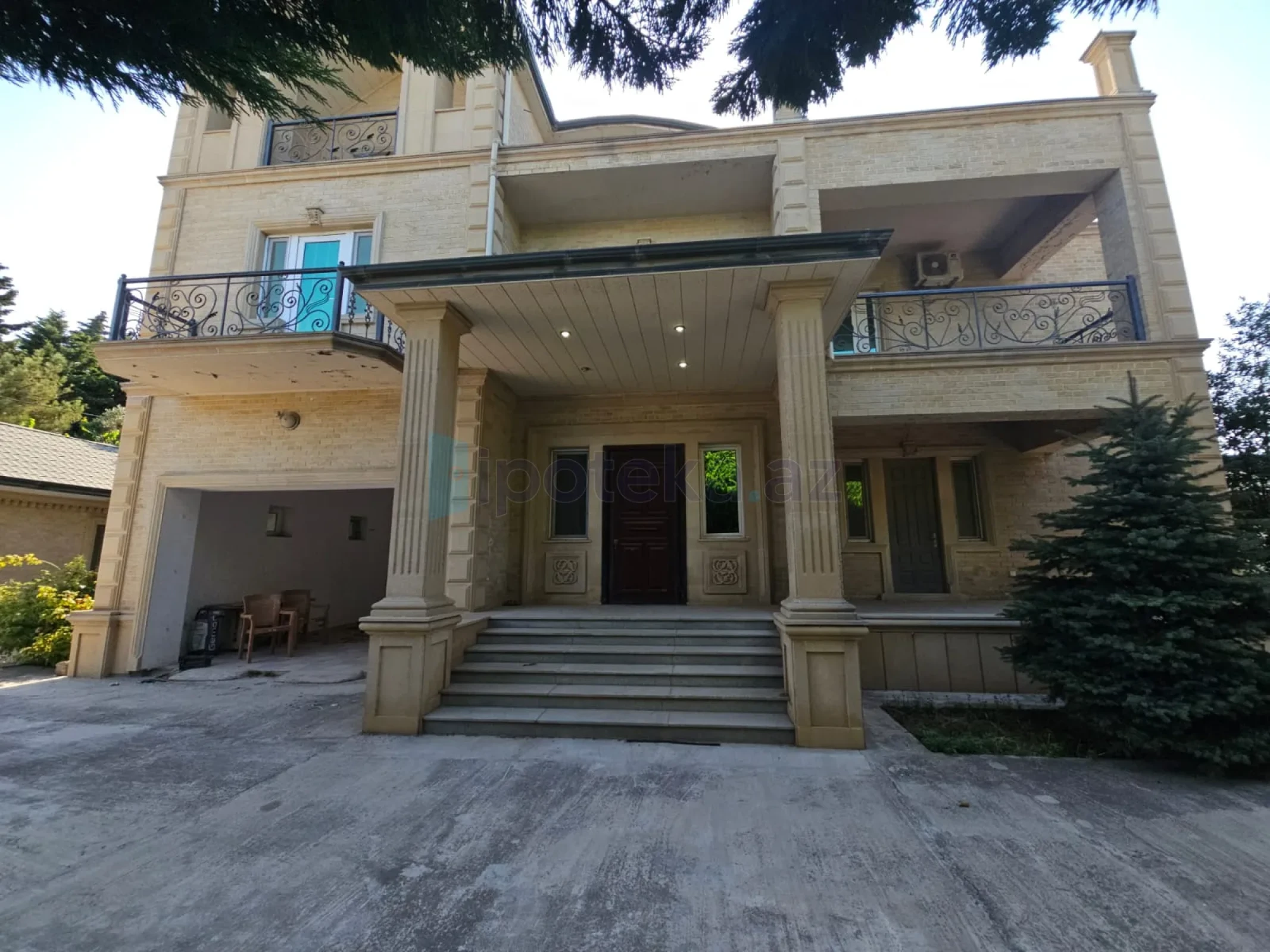 Satılır 6 otaqlı mənzil 600 m²