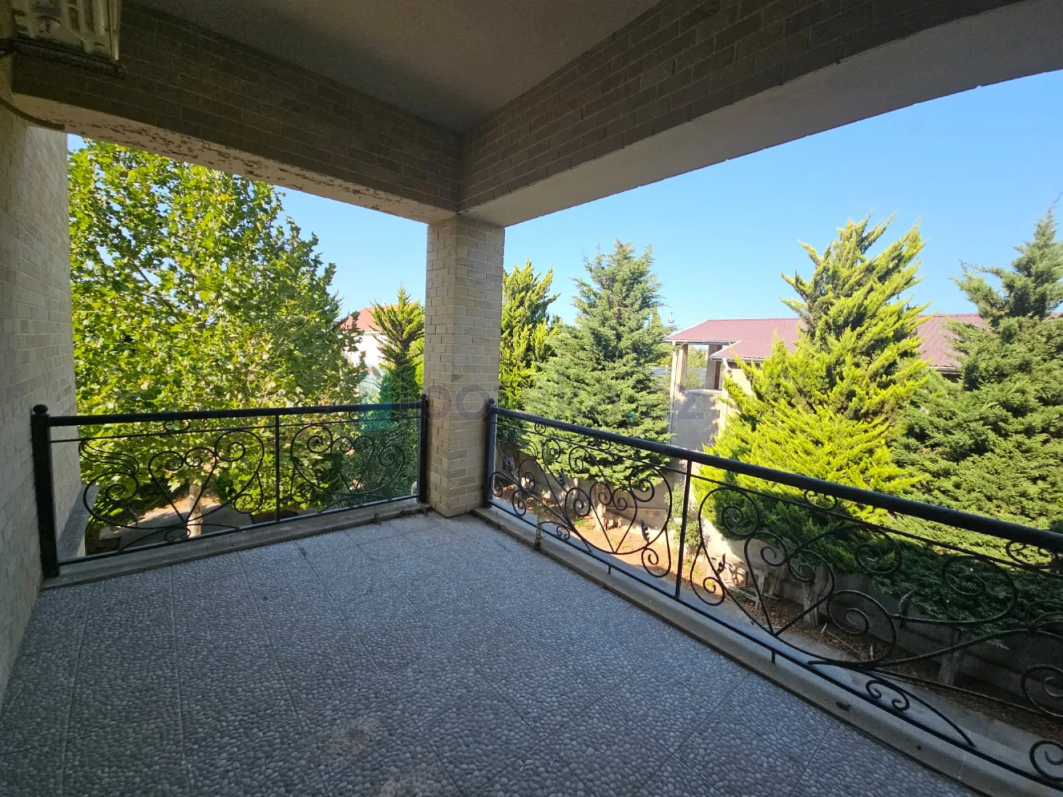 Satılır 6 otaqlı mənzil 600 m²