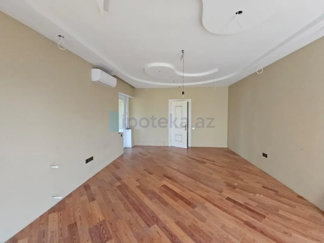 Satılır 6 otaqlı mənzil 600 m²